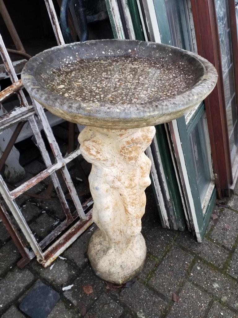 Betonnen vogel drinkschaal - 74 cm hoog, Ophalen, Gebruikt, Beton, Dierenbeeld