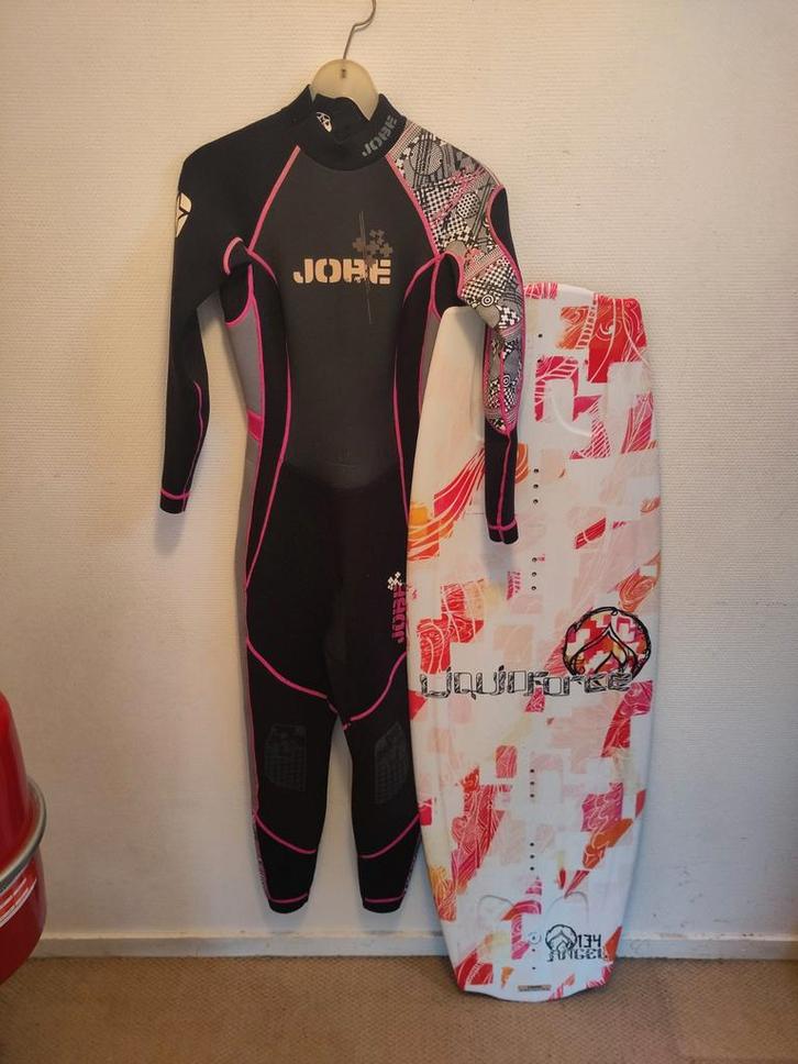 Wakeboard met vinnen en wetsuit, Watersport en Boten, Watersportkleding, Gebruikt, Wetsuit, Dame of Heer, Ophalen