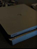 PlayStation 4 Slim - - Met 2 Controllers, Spelcomputers en Games, Spelcomputers | Sony PlayStation 4, 500 GB, Met 2 controllers