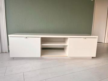 Tv-meubel van Ikea