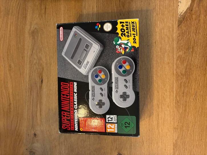 Nintendo SNES Mini Compleet in Doos, Spelcomputers en Games, Spelcomputers | Nintendo Super NES, Zo goed als nieuw, Met 2 controllers