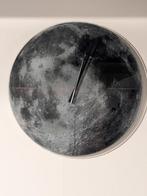 MOOIE KARLLSON KLOK MOON GLASS VOOR SPOTPRIJS, Ophalen, Nieuw, Wandklok