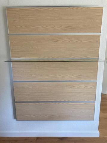 IKEA Framstå TV wand met glasplaat beschikbaar voor biedingen