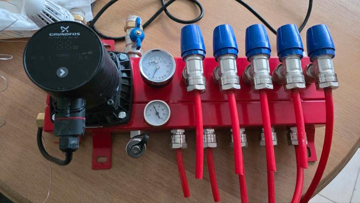 Stalen vloerverwarmingsverdeler 7 groepen - Nieuw!, Doe-het-zelf en Verbouw, Verwarming en Radiatoren, Nieuw, Overige typen, 800 watt of meer