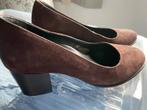 FRED de la BRETONIERE , PUMP, BRUIN SUEDE, MAAT 38, Pumps, Fred de la Bretoniere, Bruin, Ophalen of Verzenden