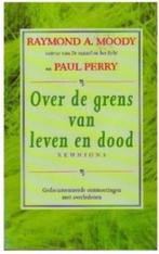 Over de grens van leven en dood / Raymond A. Moody, Ophalen of Verzenden, Zo goed als nieuw, Ziel of Sterfelijkheid, Achtergrond en Informatie