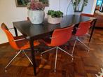 Design Tafel met lederen Stoelen EAMES -EA 108l, Huis en Inrichting, Tafels | Eettafels, 200 cm of meer, Zo goed als nieuw, Modern