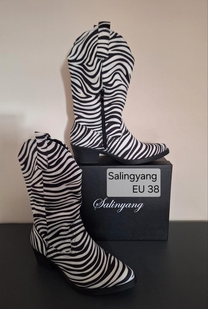 Salingyang zwart witte cowboy boots EU 38 met zebraprint, Kleding | Dames, Schoenen, Nieuw, Hoge laarzen, Ophalen of Verzenden