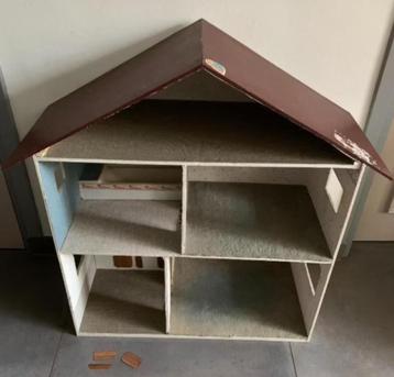 Handgemaakt poppenhuis, huis poppen; TLC nodig ;-) 62 x 73 beschikbaar voor biedingen