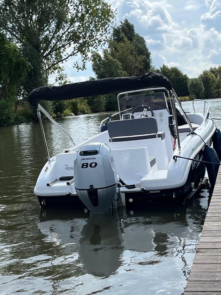 Saver 520 Console (2019) – Topconditie – Zonder motor, Watersport en Boten, Vis- en Consoleboten, Zo goed als nieuw, 70 pk of meer