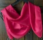 Rode sjaal, shawl, das, doek, hoofddoek; 68 bij 67 cm, Kleding | Dames, Mutsen, Sjaals en Handschoenen, Ophalen of Verzenden, Zo goed als nieuw