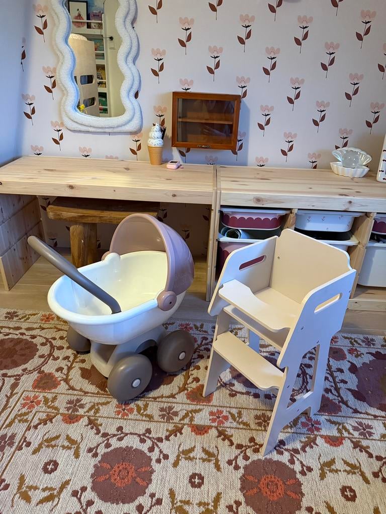 Poppenwagen en poppenstoel, Kinderen en Baby's, Kinderkamer | Tafels en Stoelen, Ophalen, Zo goed als nieuw, Stoel(en)