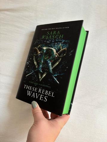 These Rebel Waves - Sara Raasch beschikbaar voor biedingen