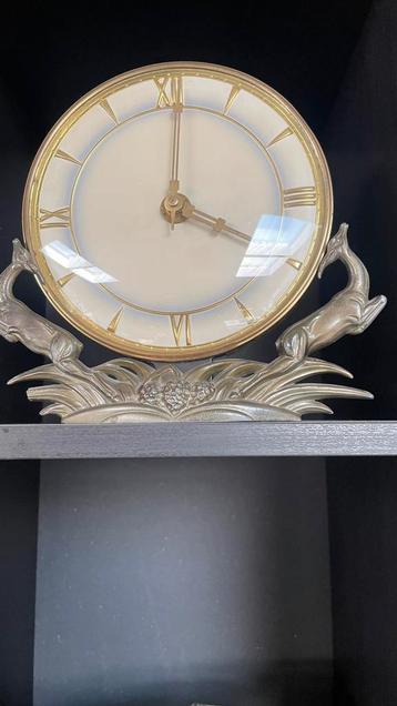 Art deco klok beschikbaar voor biedingen