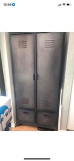 Stoere industriële kast merk woood - Moet weg!, Huis en Inrichting, Kasten | Kledingkasten, Gebruikt, Metaal, Met lade(s), 150 tot 200 cm