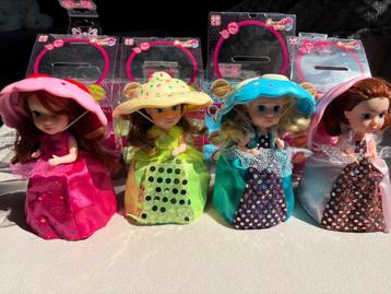 Te koop: 4 Cupcake Surprise dolls beschikbaar voor biedingen