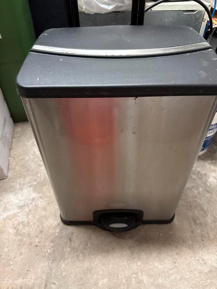 Vuilnisbak met Pedaal - Praktisch en Hygiënisch, Huis en Inrichting, Woonaccessoires | Prullenbakken, Gebruikt, Metaal, 50 tot 75 cm