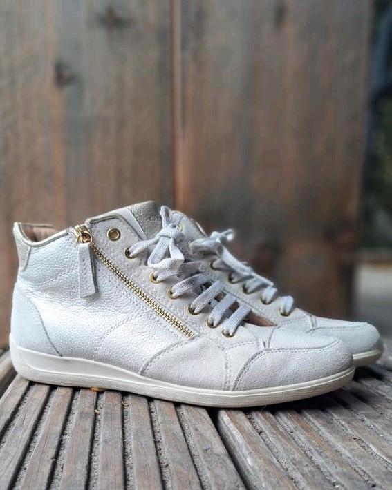 GEOX, wit leren hoge sneakers, nieuwstaat mt 39., Kleding | Dames, Schoenen, Zo goed als nieuw, Sneakers of Gympen, Wit, Ophalen of Verzenden