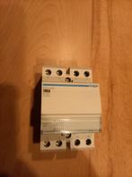 hagerrelais / magneetschakelaar, Hobby en Vrije tijd, Elektronica-componenten, Ophalen of Verzenden, Zo goed als nieuw