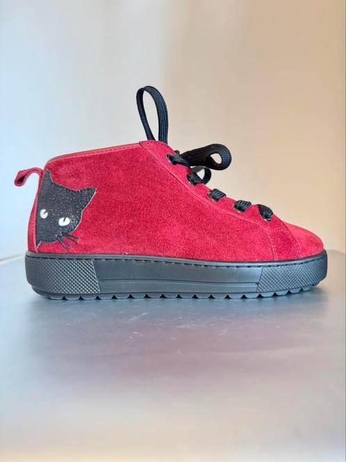 NIEUW HELVESKO 39 / 25cm 290€ SWISS sneakers met kat warm, Kleding | Dames, Schoenen, Nieuw, Sneakers of Gympen, Rood, Ophalen of Verzenden