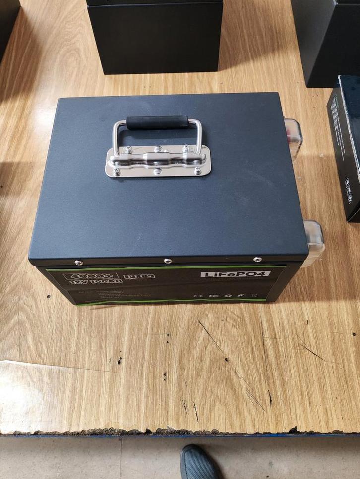 LiFePO4 accu 100Ah in stalen behuizing, Hobby en Vrije tijd, Elektronica-componenten, Nieuw, Ophalen of Verzenden