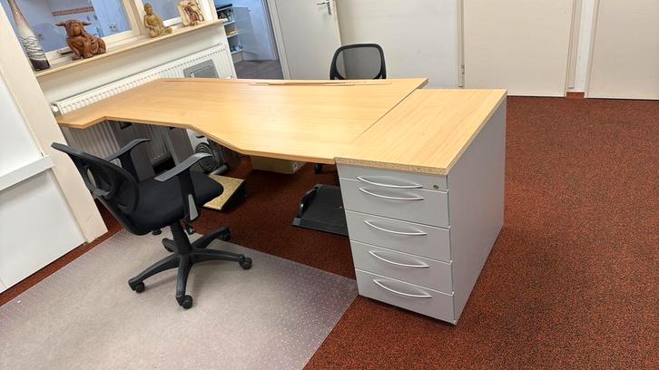 Bureau - large  - beuken - Helmond, Huis en Inrichting, Bureaus, Zo goed als nieuw, Bureau, Ophalen