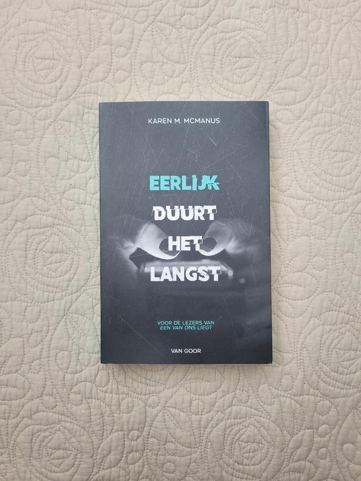 Karen McManus - Eerlijk duurt het langst, Boeken, Thrillers, Zo goed als nieuw, Ophalen of Verzenden