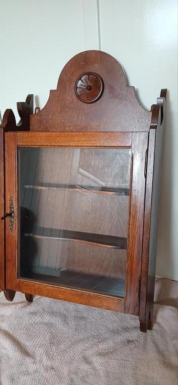 Art Deco Eiken Wandkastje beschikbaar voor biedingen