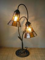 Tiffany tafellamp met 2 kapjes, Huis en Inrichting, Lampen | Tafellampen, Ophalen of Verzenden, Zo goed als nieuw, Glas, 50 tot 75 cm