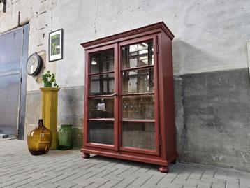 Vintage Houten Vitrinekast Rood | Half Hoge Vitrine Kast  beschikbaar voor biedingen