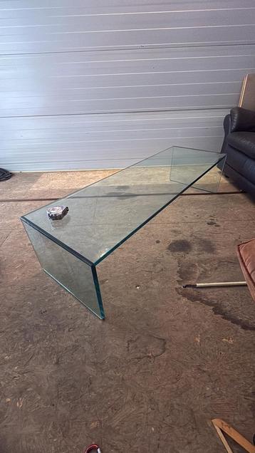 Massief glazen bijzettafel 156x50x37cm beschikbaar voor biedingen
