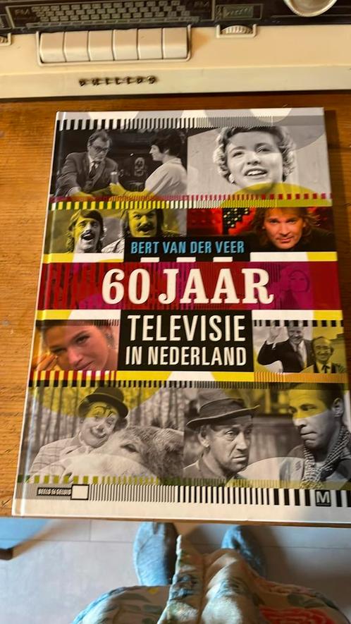 Bert van der Veer - 60 jaar Televisie in Nederland, Boeken, Overige Boeken, Zo goed als nieuw, Ophalen of Verzenden
