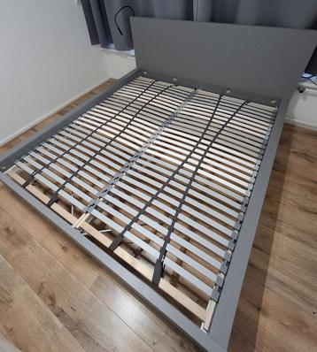 IKEA MALM bedframe hoog incl. LÖNSET lattenbodem - afbeelding 1