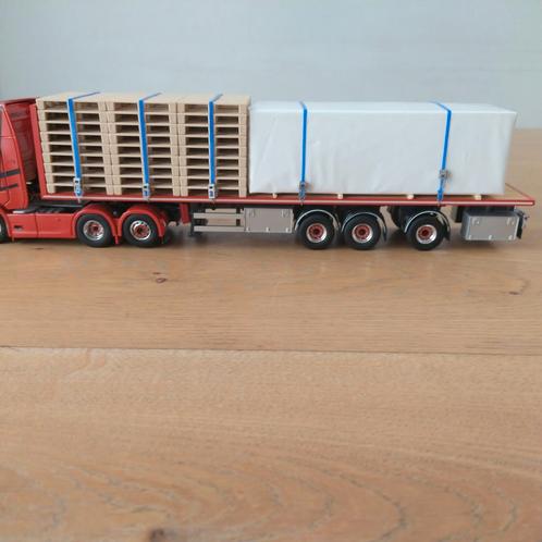 Combinatie lading pallets en prefab voor Tekno open oplegger, Hobby en Vrije tijd, Modelauto's | 1:50, Zo goed als nieuw, Bus of Vrachtwagen