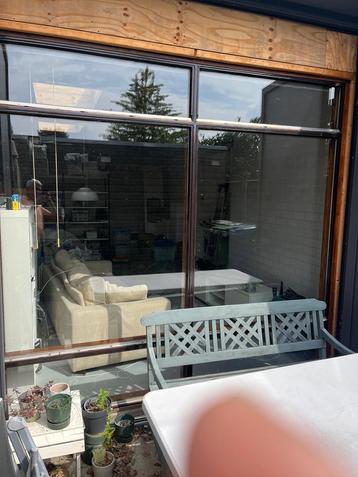 Hardhouten kozijn dubbel glas 2685x2505 mm beschikbaar voor biedingen
