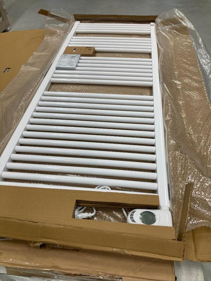Zehnder Aura elektrische handdoekradiator 1540 x 600 WIT, Doe-het-zelf en Verbouw, Verwarming en Radiatoren, Nieuw, Radiator, 800 watt of meer