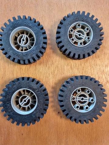 LEGO 24x43 Wielen - Set van 4 beschikbaar voor biedingen