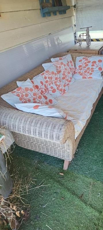 Te koop leuke rieten bank. beschikbaar voor biedingen