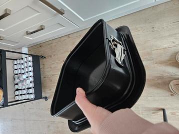 Vierkante springvorm bakblik 24x24 beschikbaar voor biedingen
