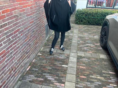 Mooie Dames Cape ( zg postcape), Kleding | Dames, Jassen | Winter, Zo goed als nieuw, Zwart, Ophalen of Verzenden