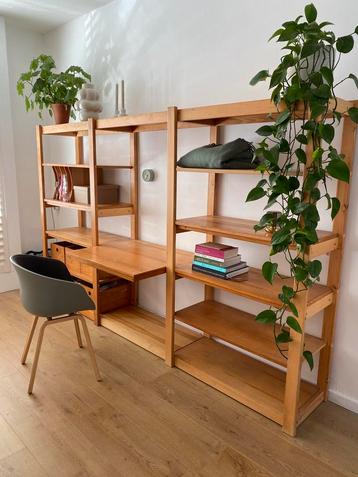 Vintage stellingkast beschikbaar voor biedingen