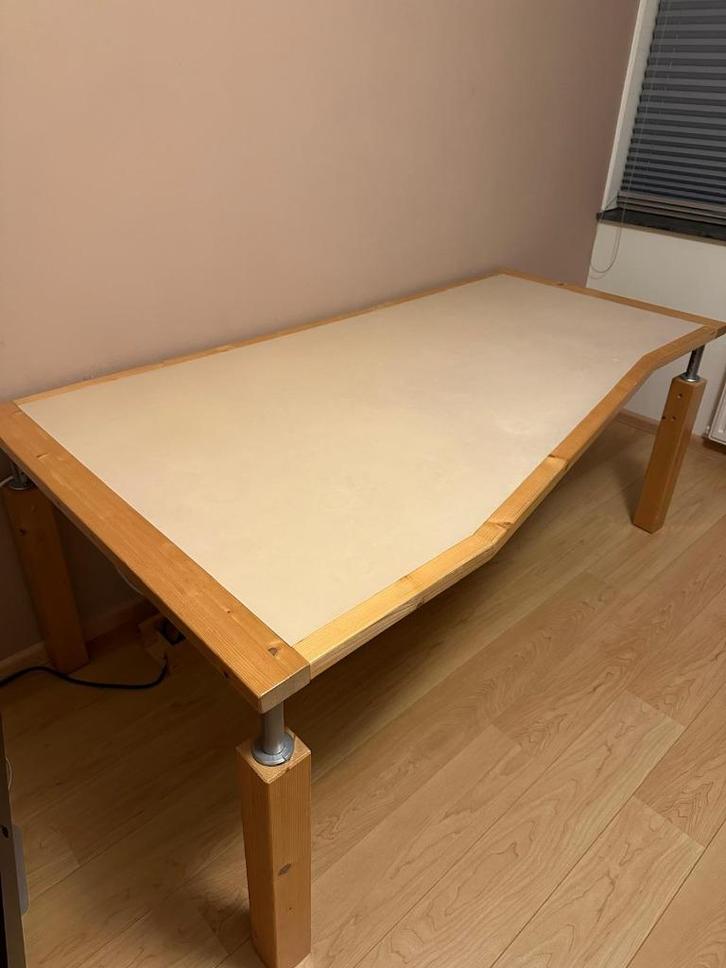 Lundia Bureau in hoogte verstelbaar, Huis en Inrichting, Bureaus, Gebruikt, Bureau, In hoogte verstelbaar, Ophalen