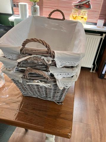 Drie grote manden beschikbaar voor biedingen