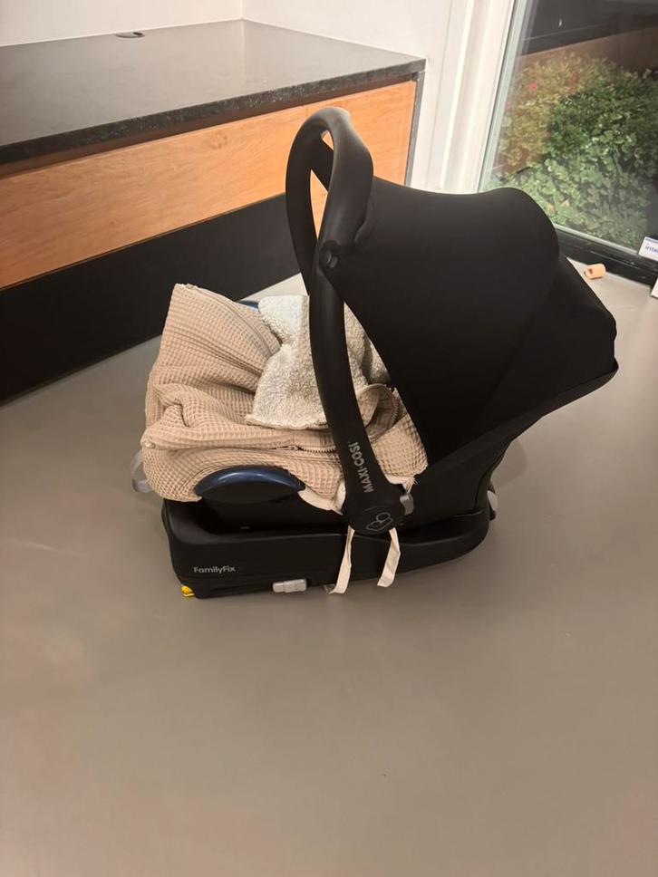 Maxi-Cosi CabrioFix /FamilyFix Base /wafel hoes/ voetenzak, Kinderen en Baby's, Autostoeltjes, Gebruikt, Maxi-Cosi, 0 t/m 13 kg