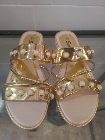 Mooi zomer slippers Shi Shang, 38 goud mooi bewerkt
 beschikbaar voor biedingen