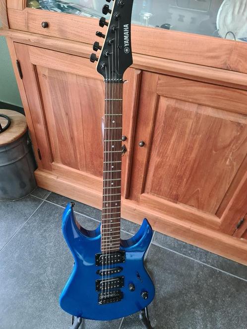 Lot Gitaren (Yamaha, Stagg, Santos y Mayor) en accesoires, Muziek en Instrumenten, Snaarinstrumenten | Gitaren | Elektrisch, Gebruikt