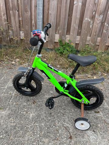Groene Kinderfiets met Zijwieltjes GRATIS beschikbaar voor biedingen