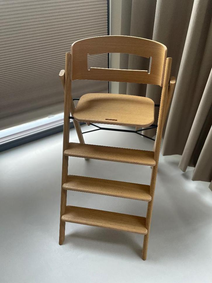 KAOS KLAPP kinderstoel in eiken uitvoering, Kinderen en Baby's, Kinderstoelen, Zo goed als nieuw, Inklapstoel, Aanschuifbaar, Ophalen