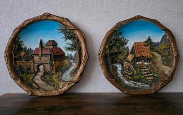 Antiek  2 plaquettes van gips reliëf handbeschilderd beschikbaar voor biedingen