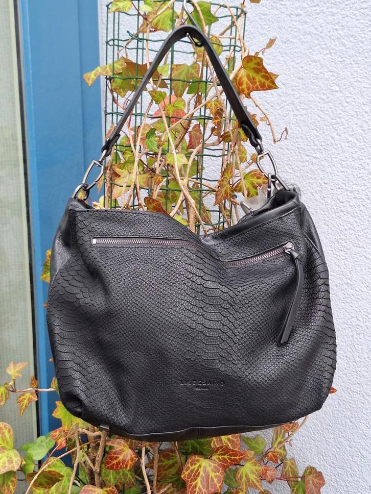 Zwarte zacht leren Liebeskind tas, Sieraden, Tassen en Uiterlijk, Tassen | Damestassen, Zo goed als nieuw, Schoudertasje, Zwart